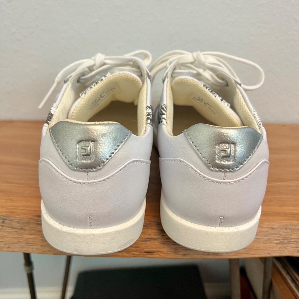 FootJoy Links Women's White Snake Spikeless Golf Shoes 9.5M Quiet Luxury Preppy - Picture 4 of 6
